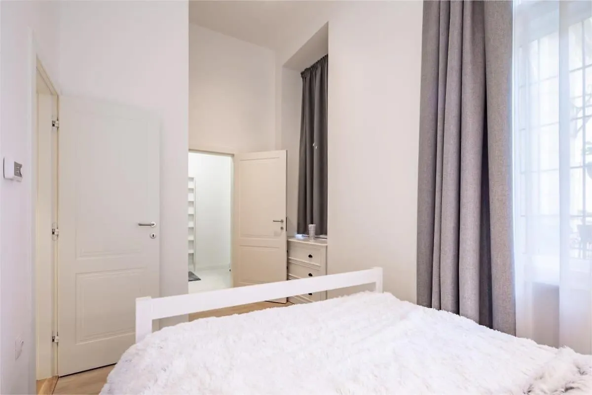 Boutique Luxury - Central & Quiet Budapest Apartment