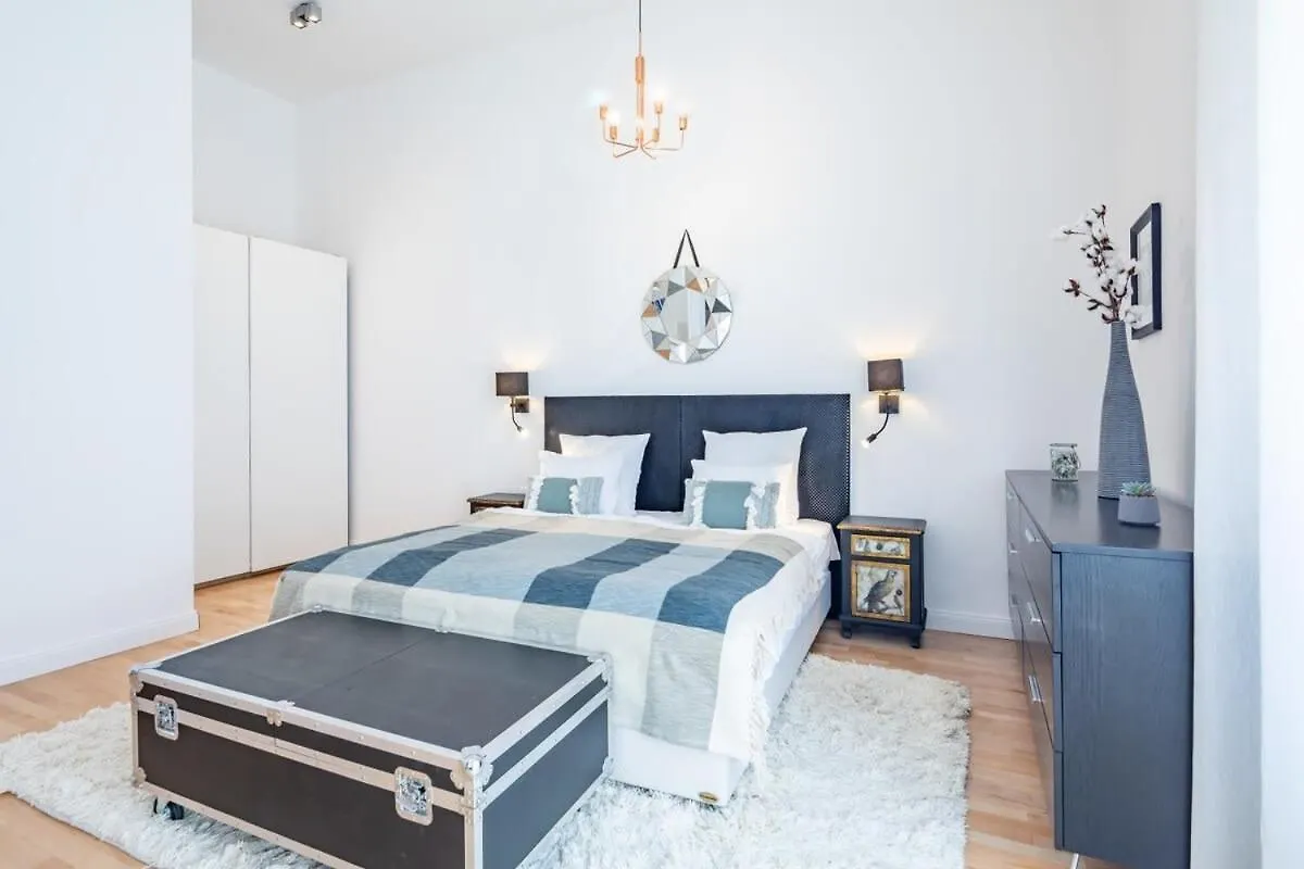Boutique Luxury - Central & Quiet Budapest Apartment